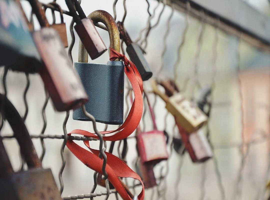 The 'Fara Cap' Photo: Unpacking the Graphic Imagery